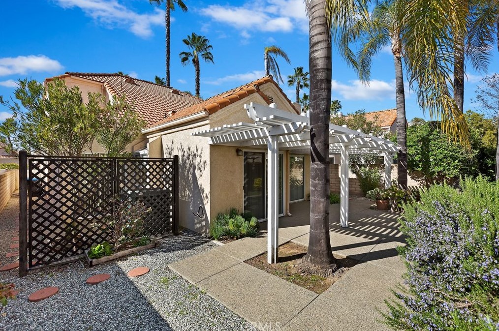 40402 Via Siena, Murrieta CA  92562-3508 exterior