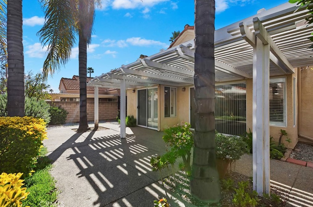 40402 Via Siena, Murrieta CA  92562-3508 exterior