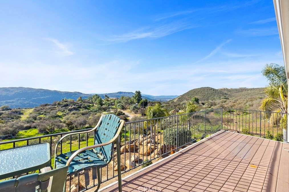 38054 Lost Horizon Dr, Pala CA  92059-1800 exterior