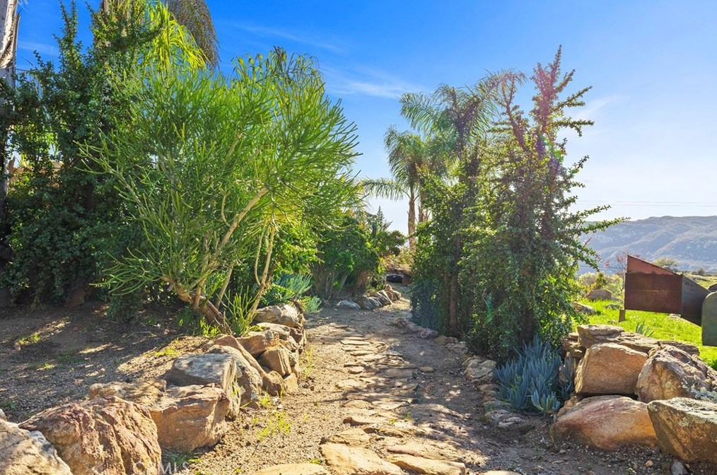 38054 Lost Horizon Dr, Pala CA  92059-1800 exterior
