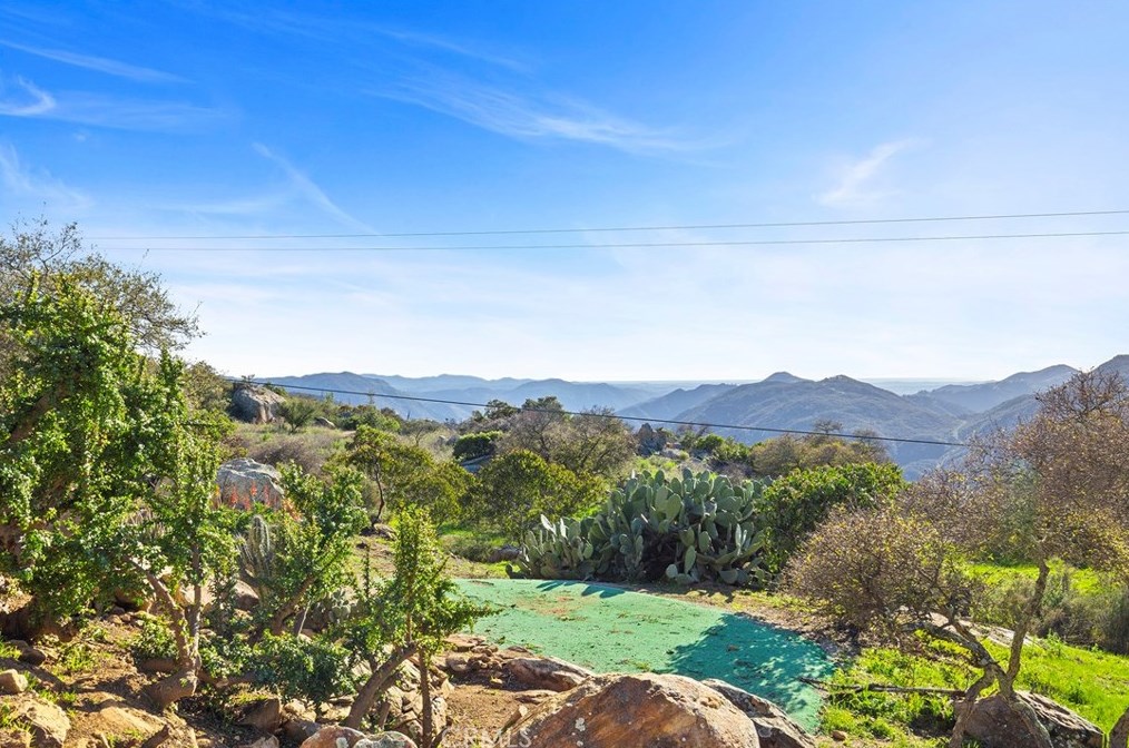 38054 Lost Horizon Dr, Pala CA  92059-1800 exterior