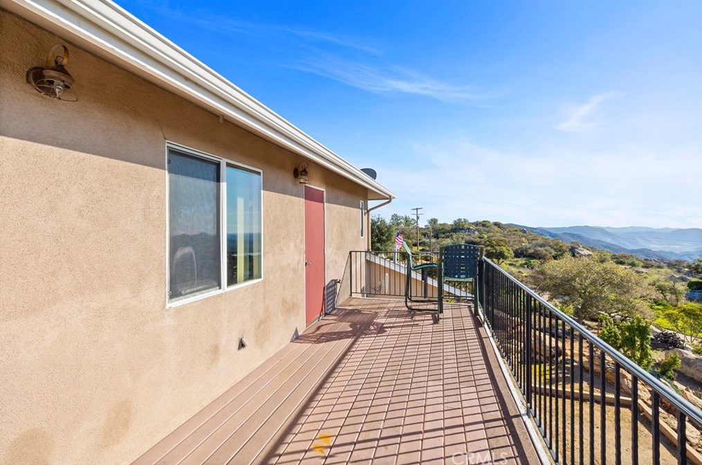 38054 Lost Horizon Dr, Pala CA  92059-1800 exterior