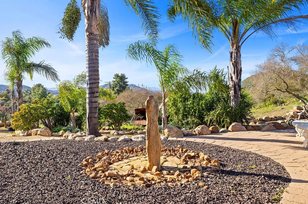 38054 Lost Horizon Dr, Pala CA  92059-1800 exterior