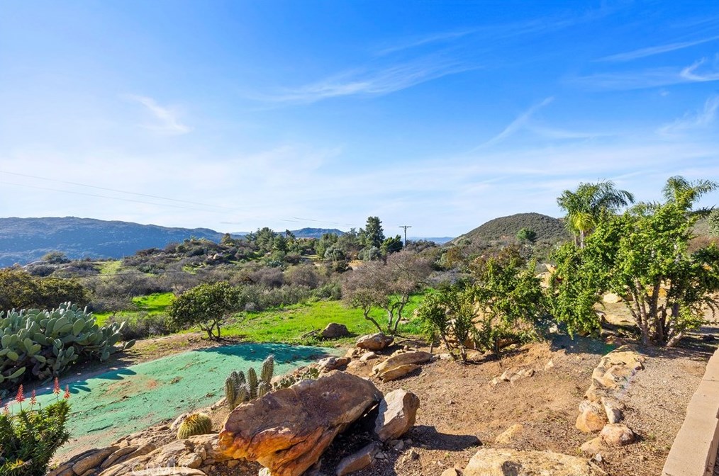 38054 Lost Horizon Dr, Pala CA  92059-1800 exterior