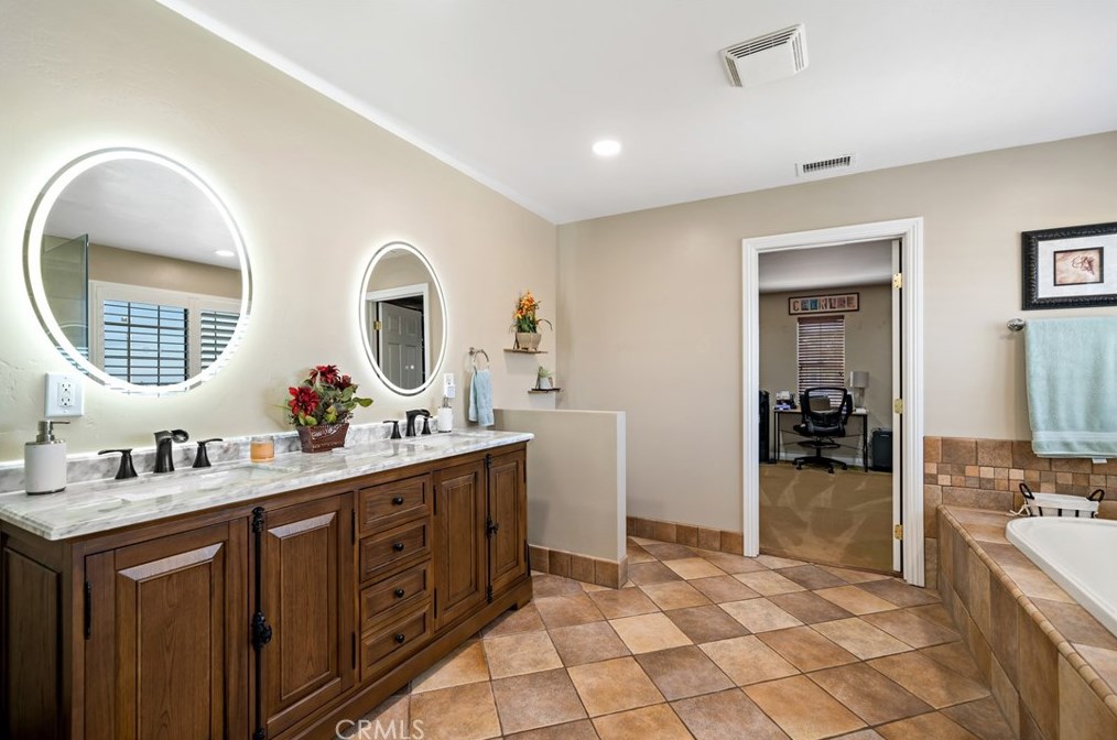 4951 Edwin Pl, San Diego CA  92117-1620 exterior