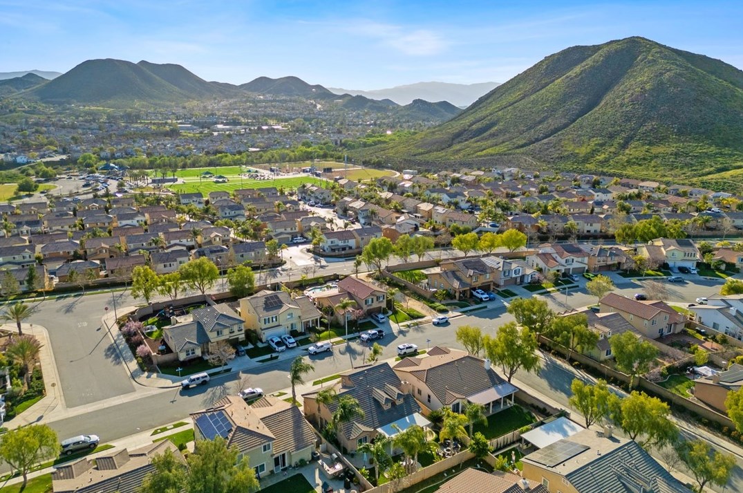 34234 Sweet Acacia Ct, Lake Elsinore CA  92532-2582 exterior