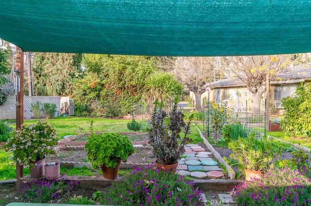 24 Center St, Redlands CA  92373-8102 exterior