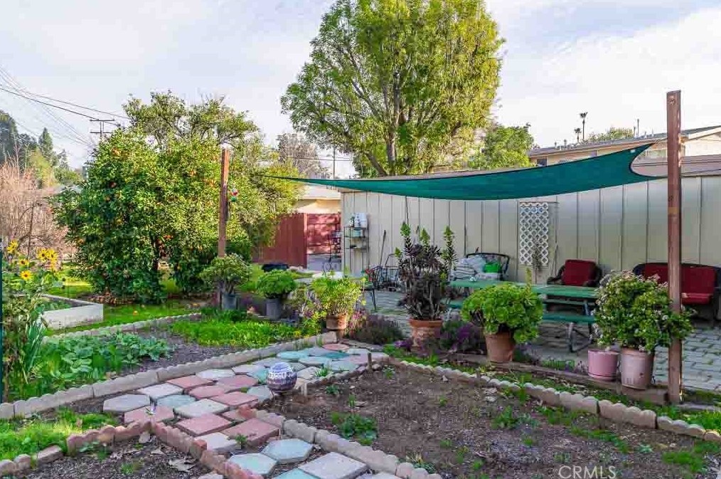 24 Center St, Redlands CA  92373-8102 exterior