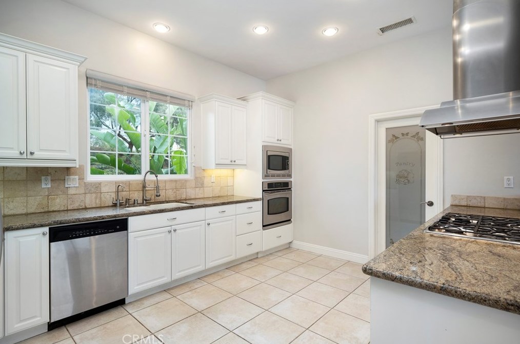 39099 Calle Jojoba, Temecula CA  92592-8013 exterior
