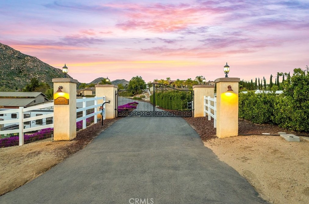39099 Calle Jojoba, Temecula CA  92592-8013 exterior
