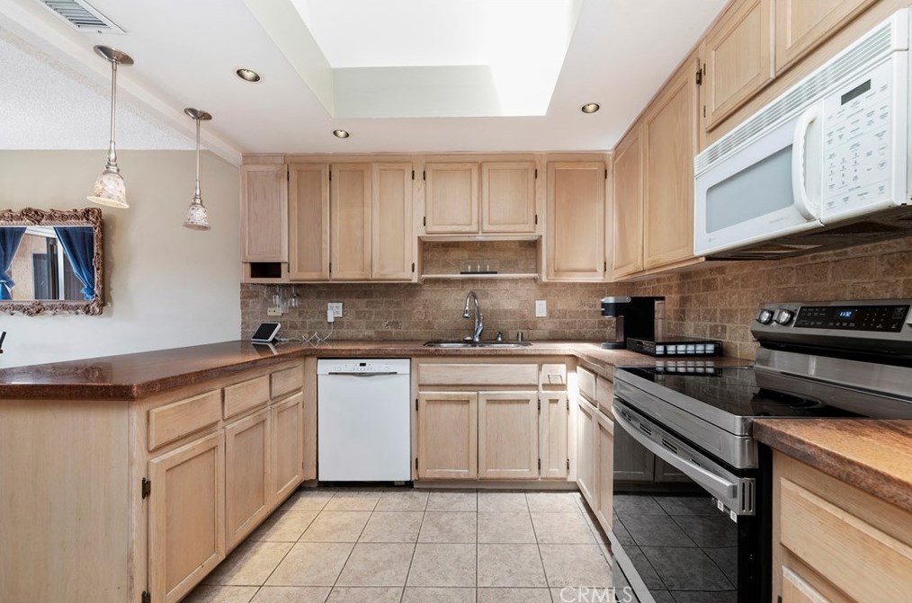 3577 Guava Way, Oceanside CA  92058-1675 exterior