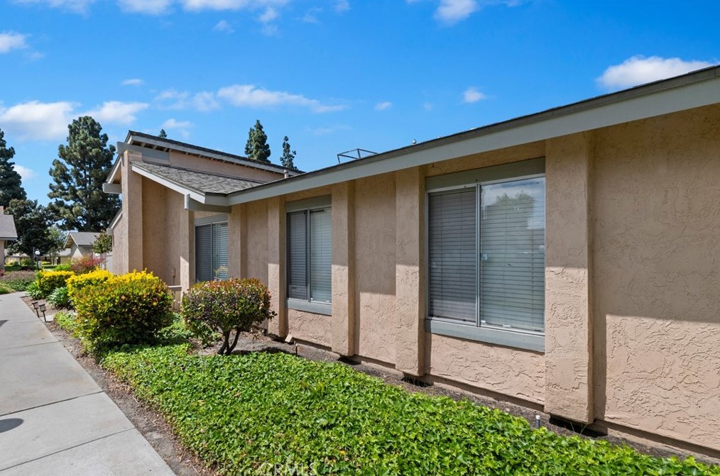 3577 Guava Way, Oceanside CA  92058-1675 exterior