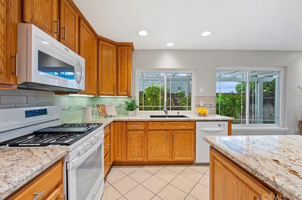 3323 Fruitwood Dr, Riverside CA  92503-5042 exterior