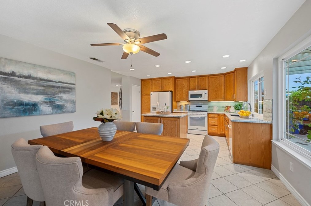 3323 Fruitwood Dr, Riverside CA  92503-5042 exterior