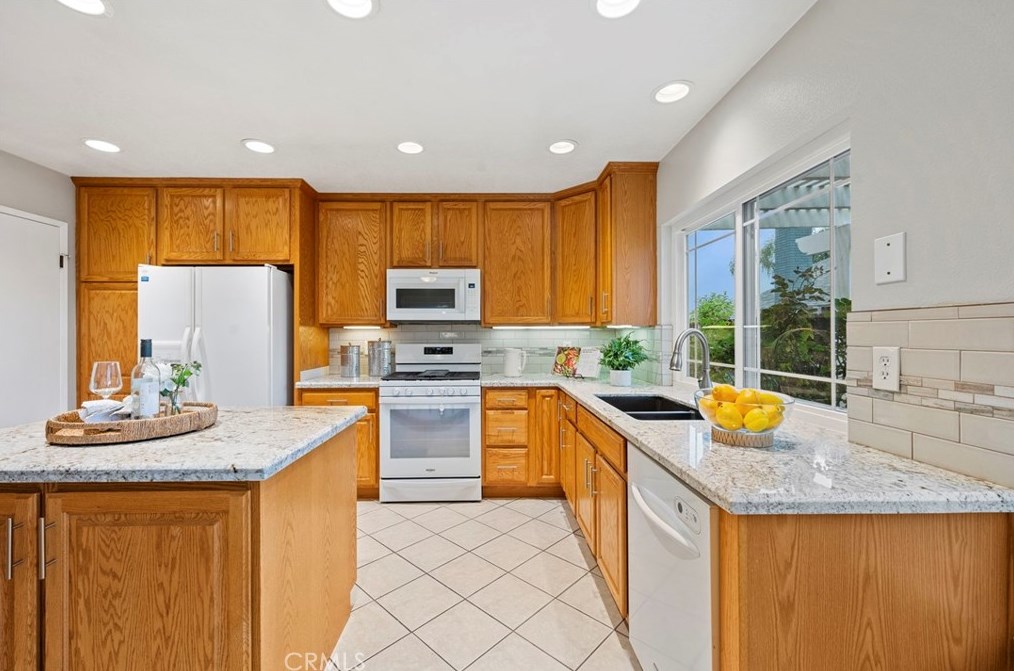 3323 Fruitwood Dr, Riverside CA  92503-5042 exterior