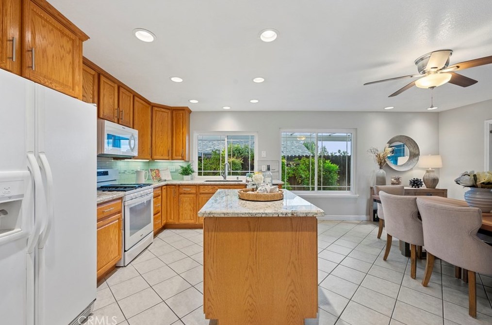 3323 Fruitwood Dr, Riverside CA  92503-5042 exterior
