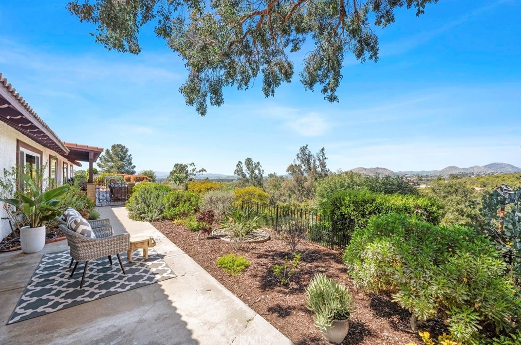 39386 Chaparral Dr, Temecula CA  92592-8822 exterior
