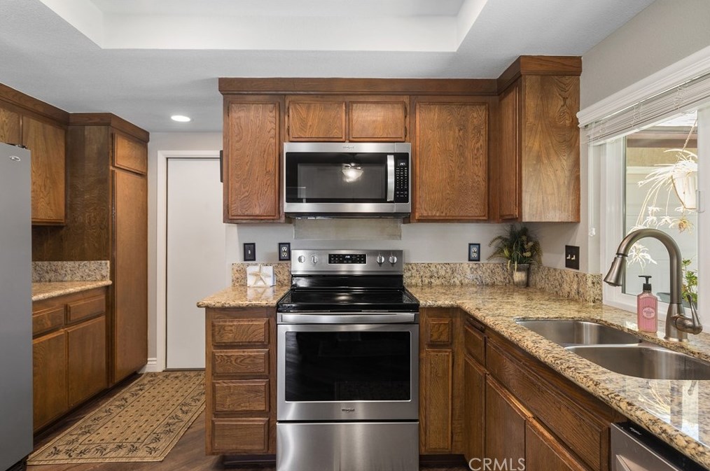 730 Thornton Ave, Hemet CA  92545-9129 exterior