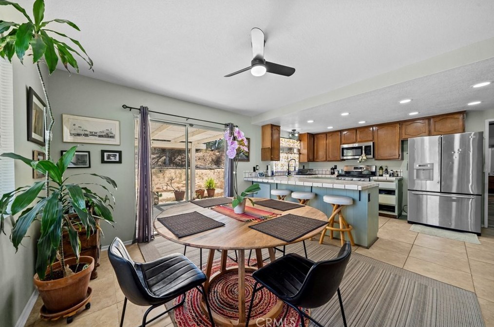 18049 Heidi Lisa Ln, Lake Elsinore CA  92532-1963 exterior