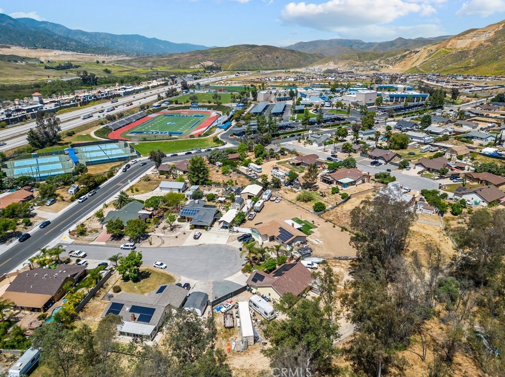 18049 Heidi Lisa Ln, Lake Elsinore CA  92532-1963 exterior
