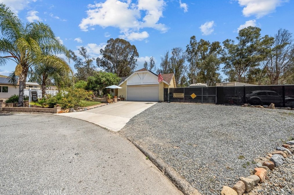 18049 Heidi Lisa Ln, Lake Elsinore CA  92532-1963 exterior