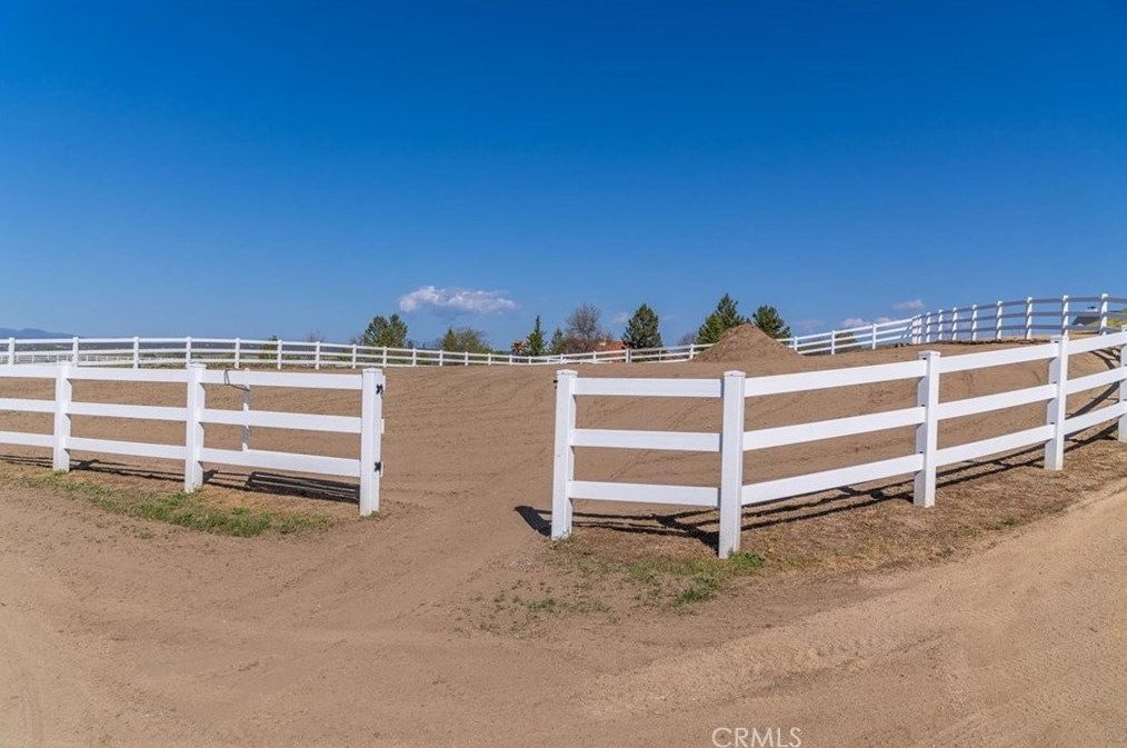 41917 Lakefront Dr, Aguanga CA  92536-9523 exterior