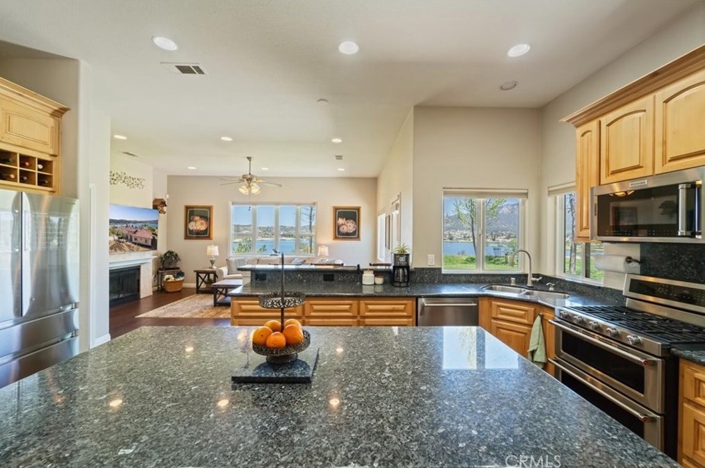 41917 Lakefront Dr, Aguanga CA  92536-9523 exterior