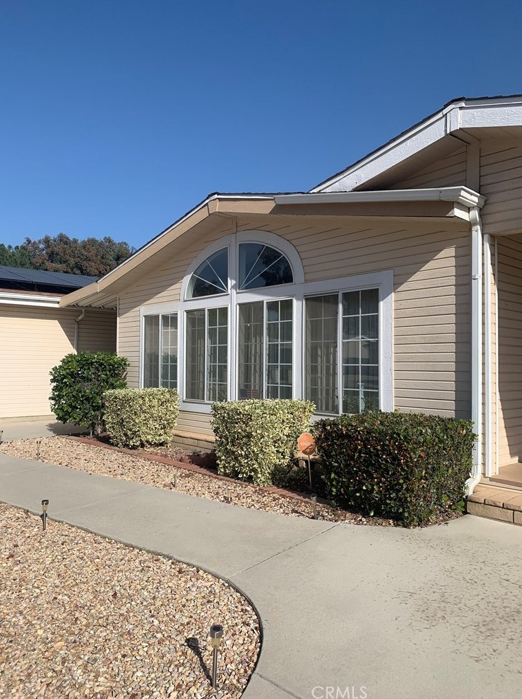 2525 Apple Tree St, Hemet CA  92545-7705 exterior