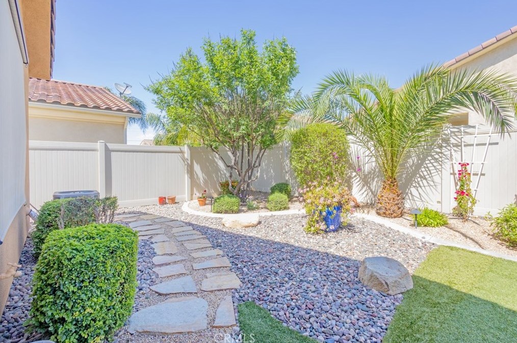 1370 Corte Alamonte, Hemet CA  exterior