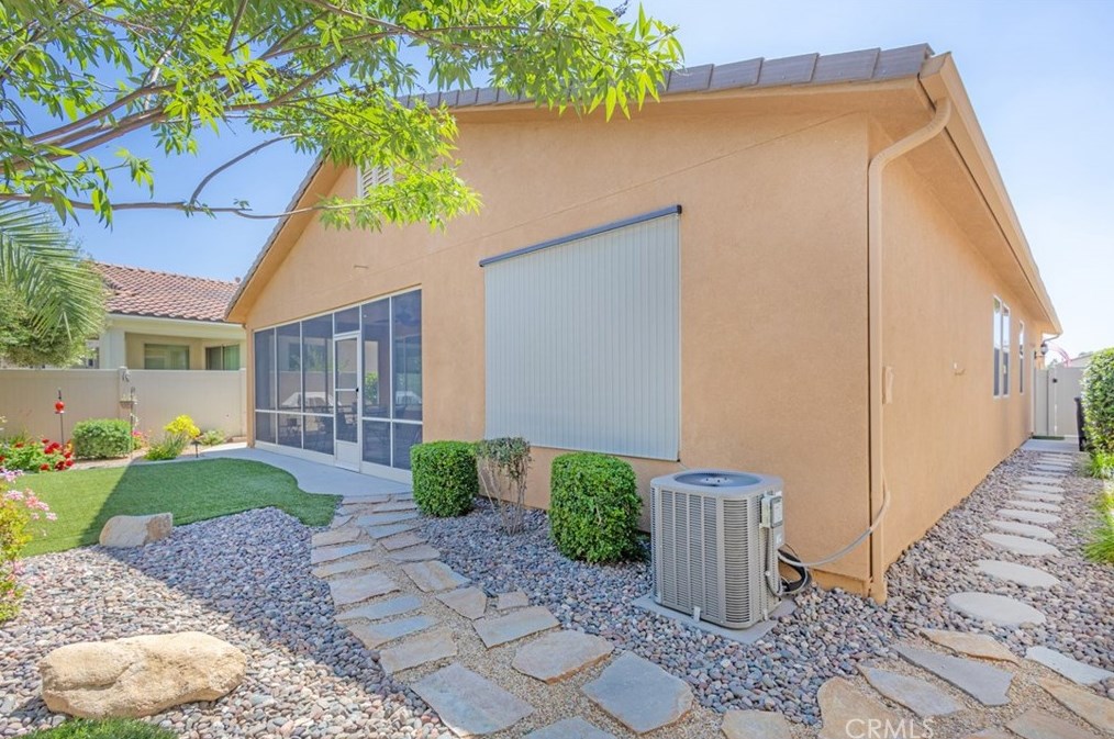 1370 Corte Alamonte, Hemet CA  exterior