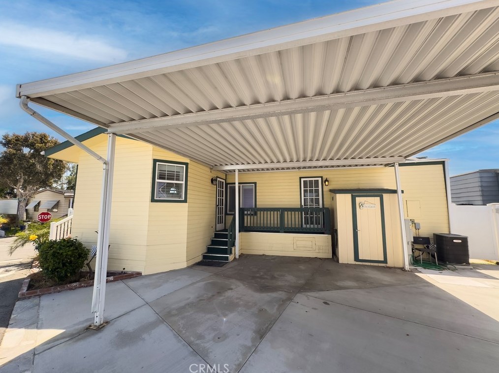 6243 Golden Sands Dr, Long Beach CA  90803-2315 exterior