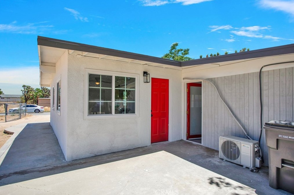 7184 Palm Ave, Yucca Valley CA  92284-4079 exterior