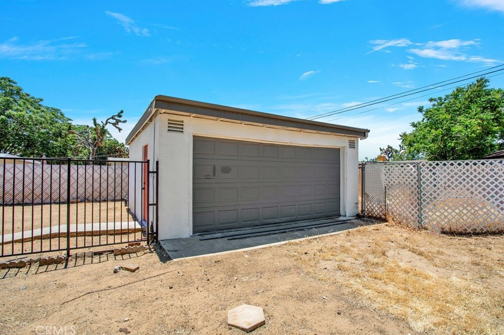 7184 Palm Ave, Yucca Valley CA  92284-4079 exterior