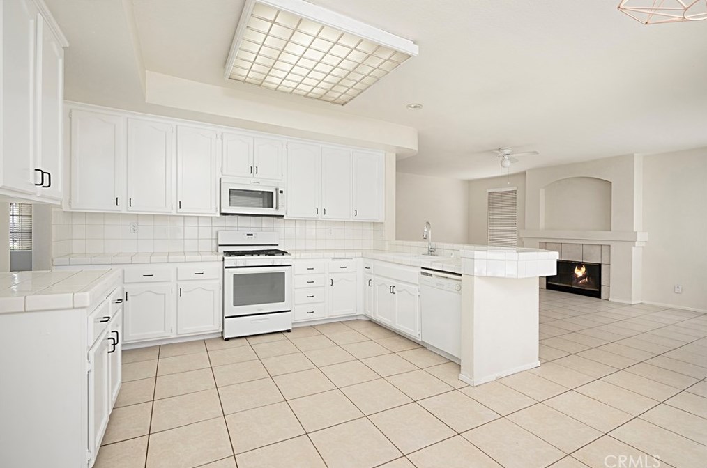 23816 Peach Blossom Ct, Murrieta CA exterior