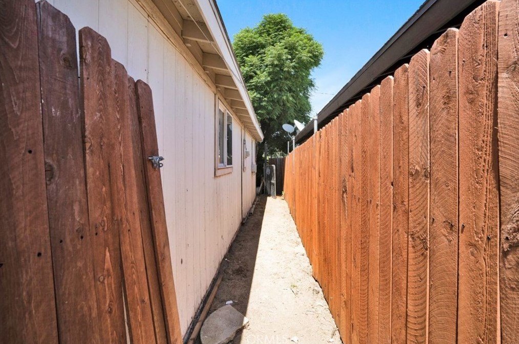 18166 Brightman Ave, Lake Elsinore CA  92530-6181 exterior