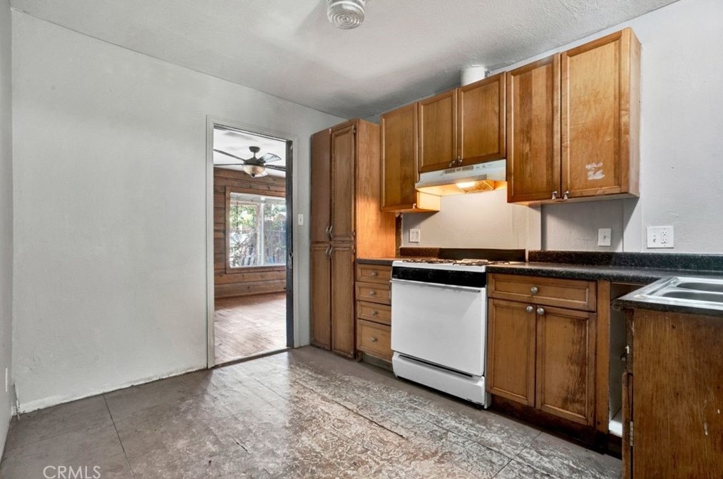 18166 Brightman Ave, Lake Elsinore CA  92530-6181 exterior