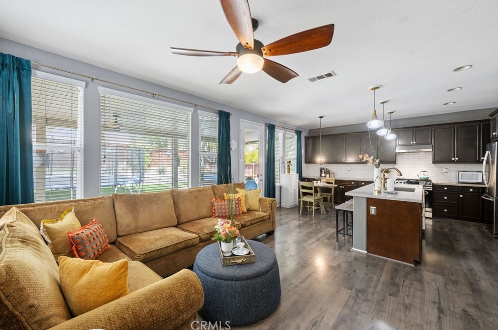 40238 Danbury Ct, Temecula CA  92591-7557 exterior
