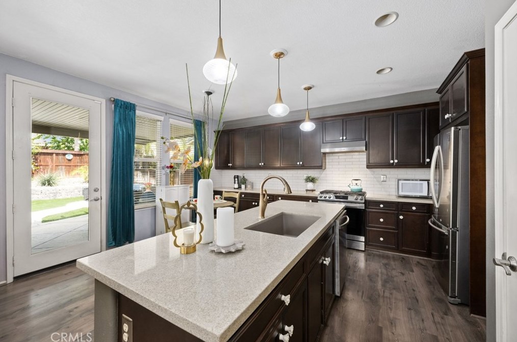 40238 Danbury Ct, Temecula CA  92591-7557 exterior