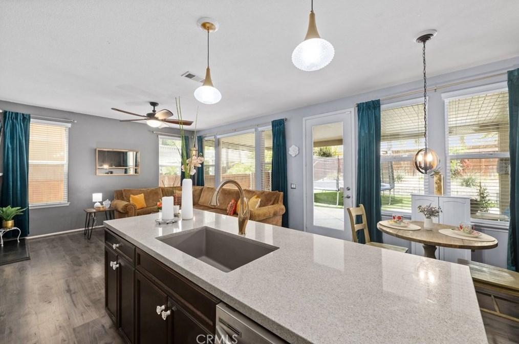 40238 Danbury Ct, Temecula CA  92591-7557 exterior