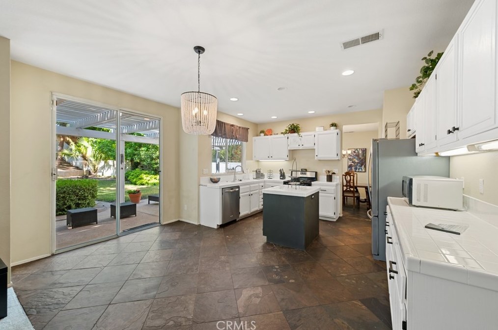 32989 Sotelo Dr, Temecula CA 92592-3410 exterior