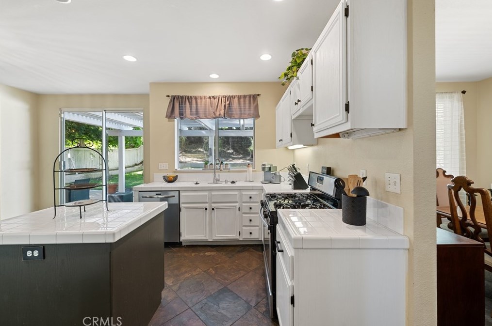 32989 Sotelo Dr, Temecula CA 92592-3410 exterior