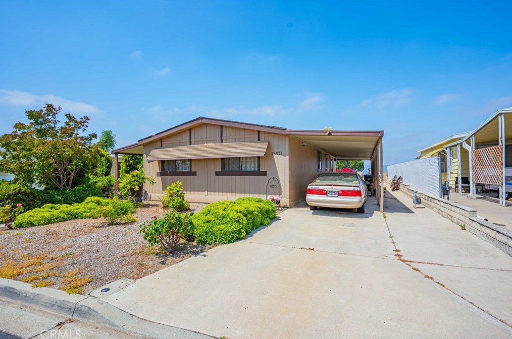 38521 Via Escarlata, Murrieta CA  92563-5731 exterior