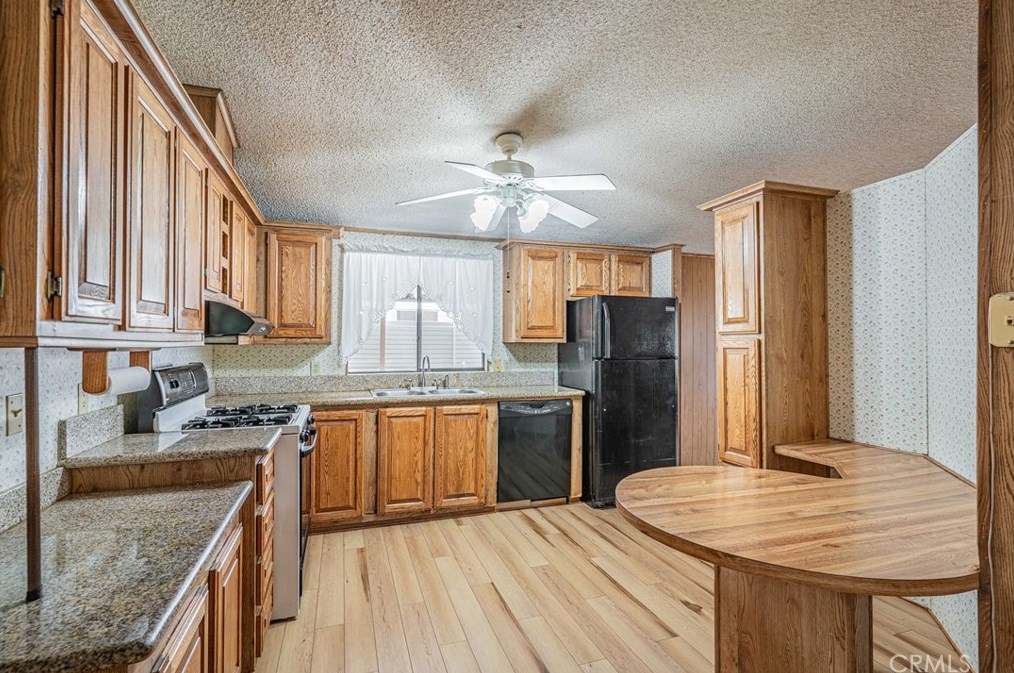 38521 Via Escarlata, Murrieta CA  92563-5731 exterior