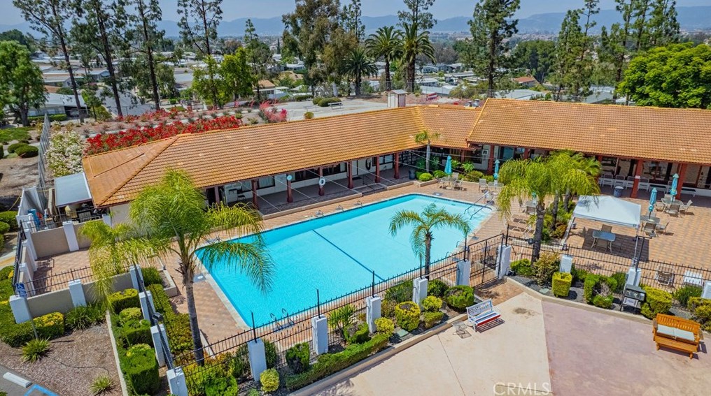 38521 Via Escarlata, Murrieta CA  92563-5731 exterior