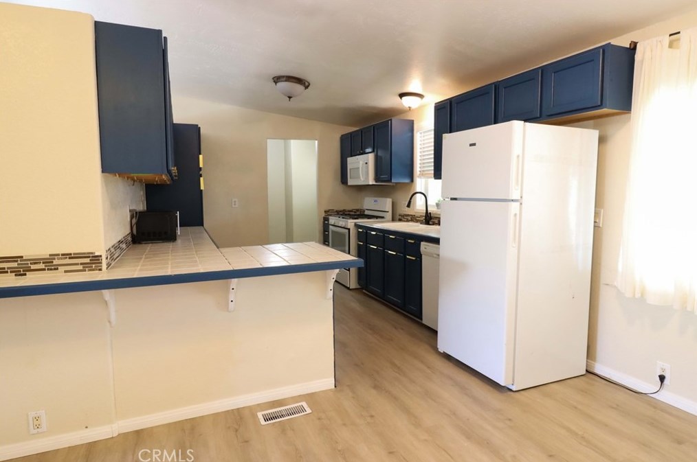 41900 Ivy St, Murrieta CA  92562-9270 exterior