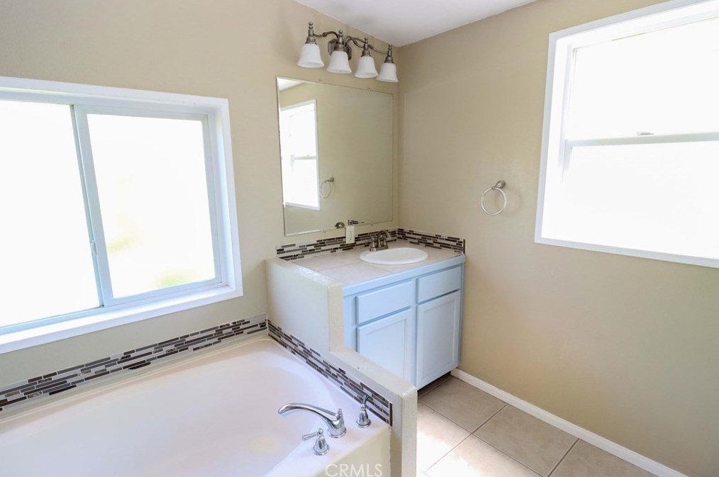 41900 Ivy St, Murrieta CA  92562-9270 exterior