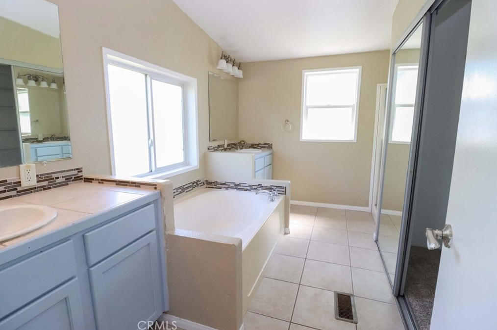 41900 Ivy St, Murrieta CA  92562-9270 exterior