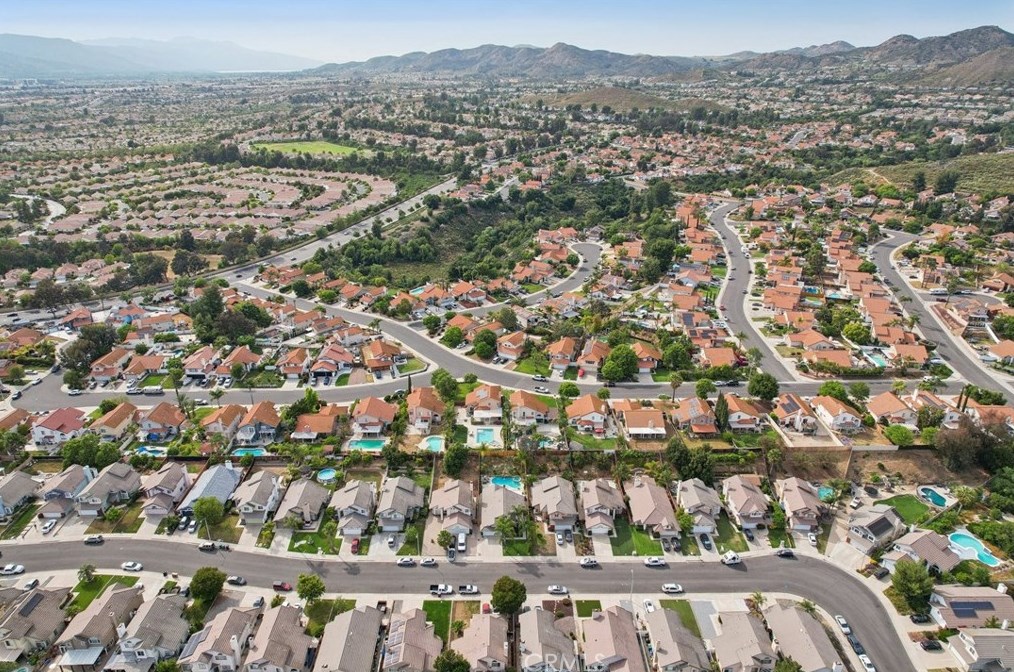 39867 Falcon Way, Murrieta CA  92562-4051 exterior