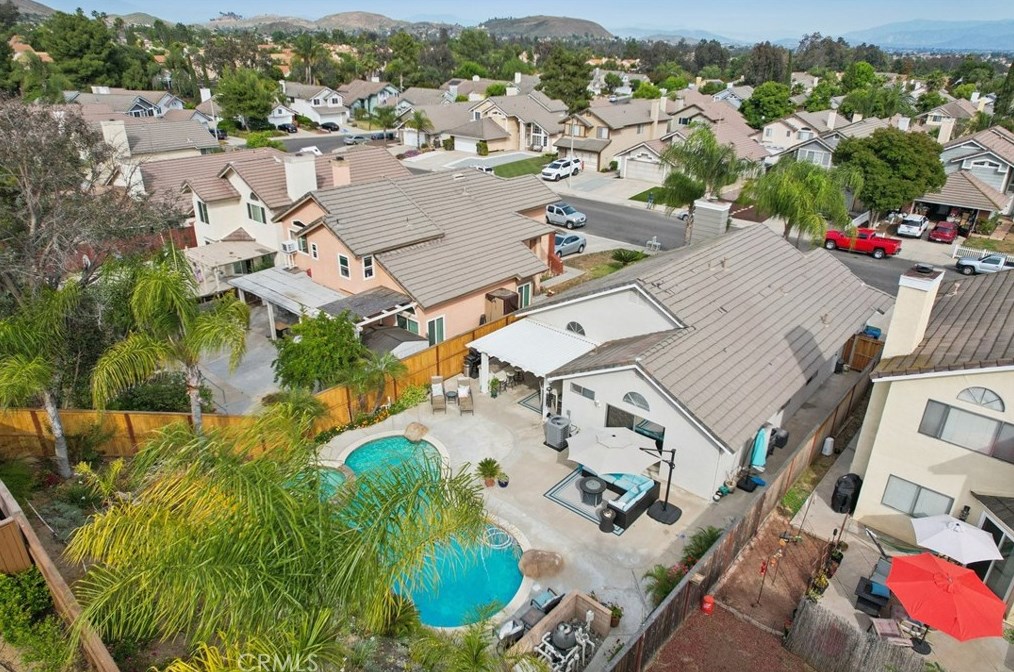 39867 Falcon Way, Murrieta CA  92562-4051 exterior