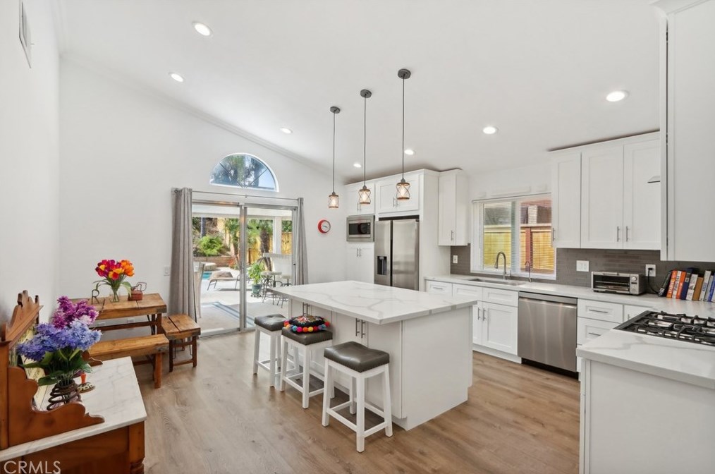 39867 Falcon Way, Murrieta CA  92562-4051 exterior